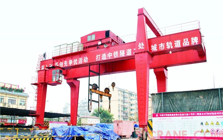 U型地鐵翻渣吊鉤門式起重機(jī)(圖1)